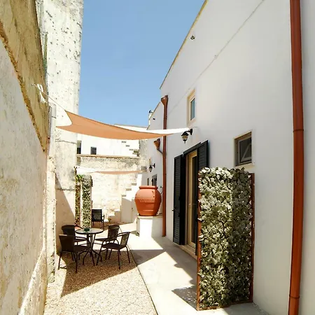 La Corte Delle *